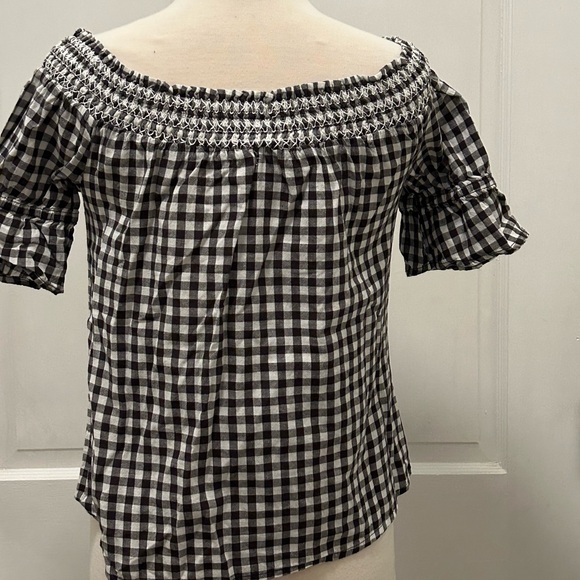 Dizzy Lizzy cold shoulder gingham top in size S. Bell sleeves, loose fitting. - Picture 2 of 3